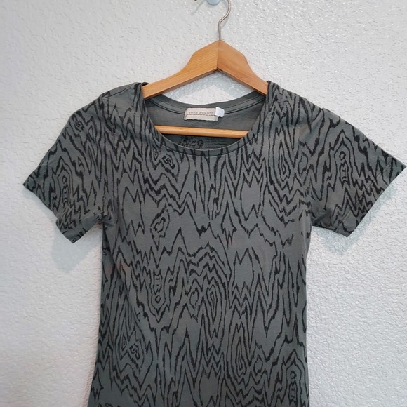 Joan Podoll Gray Animal Print Short Sleeve Size Small - Picture 2 of 9